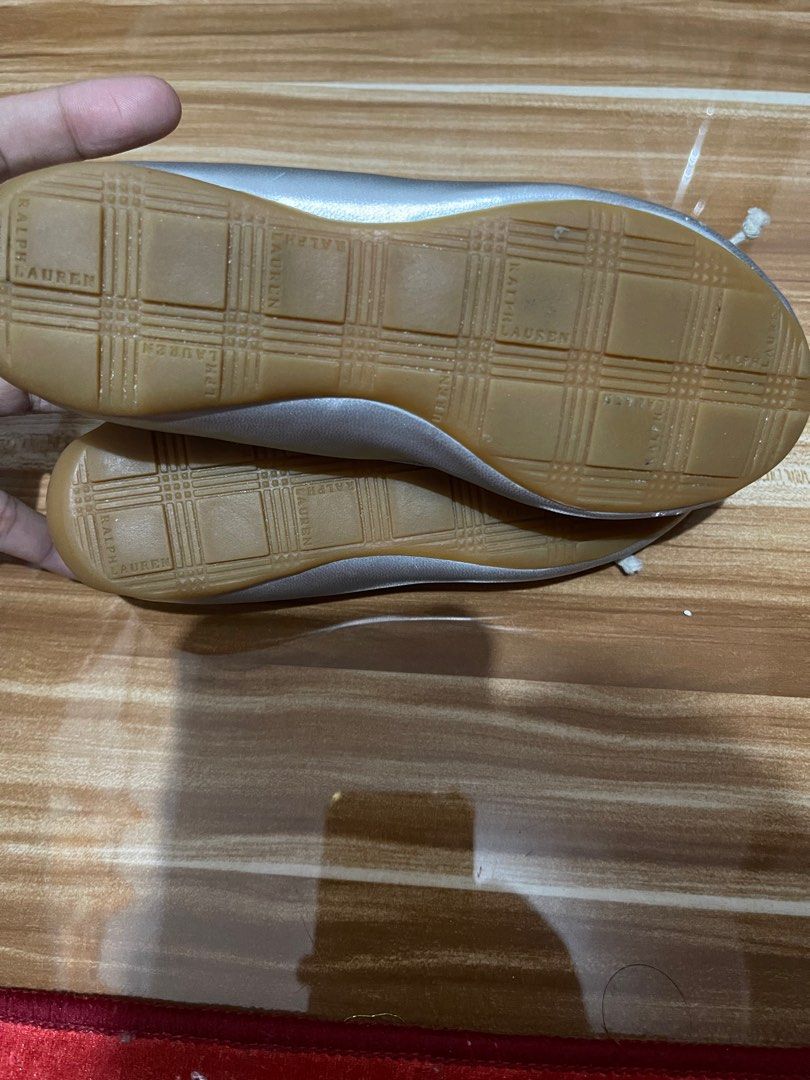 Ralph Lauren Kid shoes (Category: Babies & Kids Fashion) located in Taguig. Submitted by rlg.declutterph (Listing ID 1201016869, Image 3). Description: Sinukat lang & try i-walk ng daughter ko suddenly masikip saknya Us 11 but perfect sa US10 lang na fit 17cm .