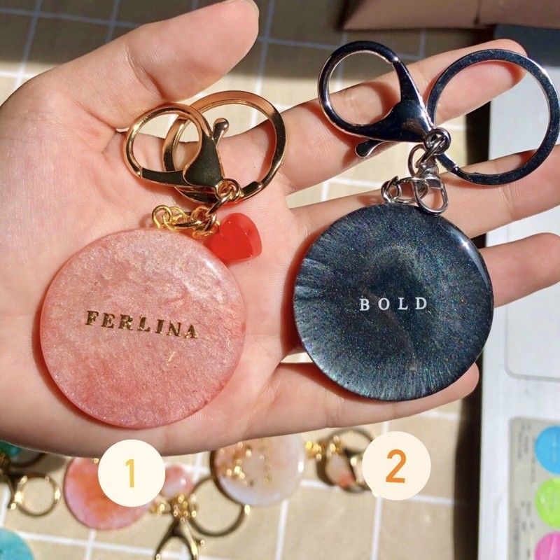 Custom resin keychains hot sale