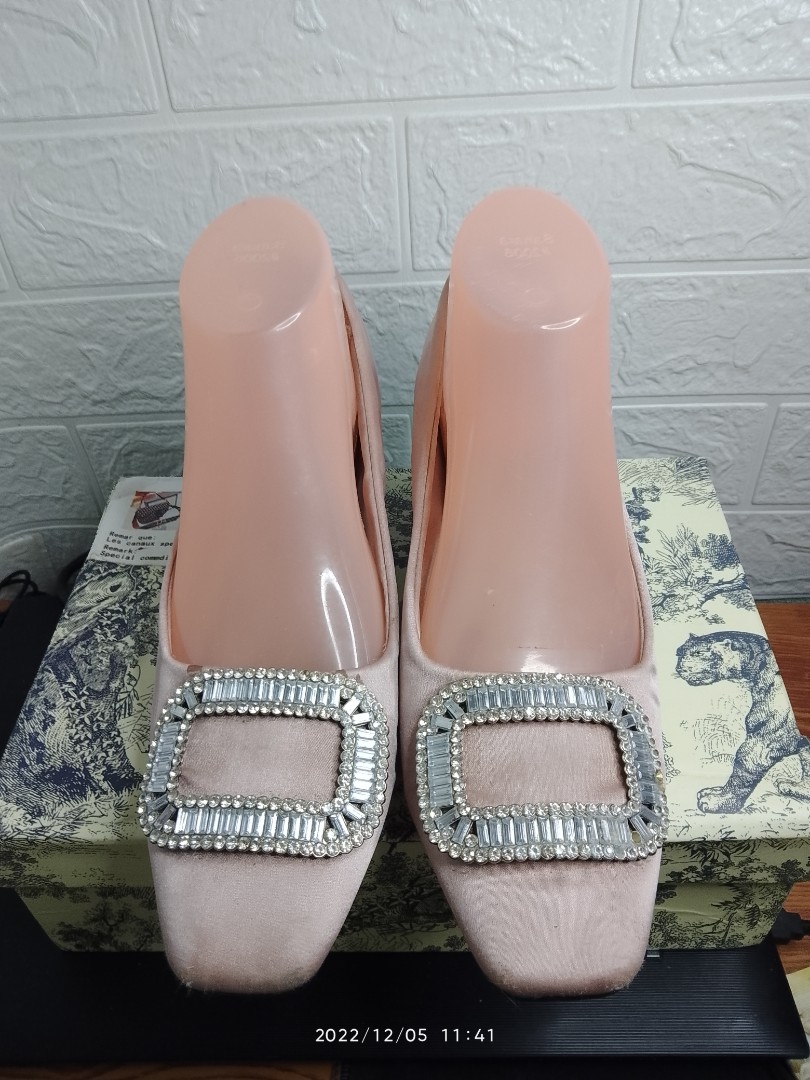 ROGER VIVIER, Women's Fashion, Footwear, Heels on Carousell