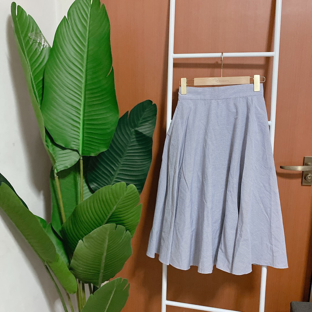 (S) Uniqlo, Skirt in blue, Women's Fashion, Bottoms, Skirts on Carousell
