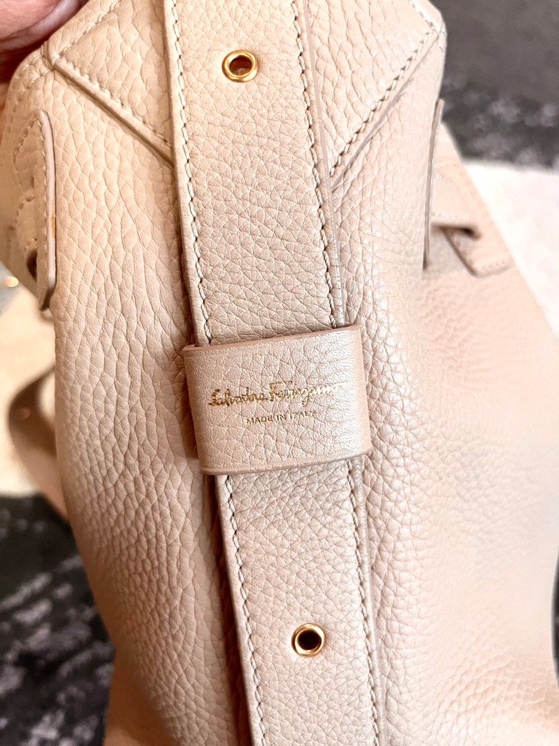ferragamo carla