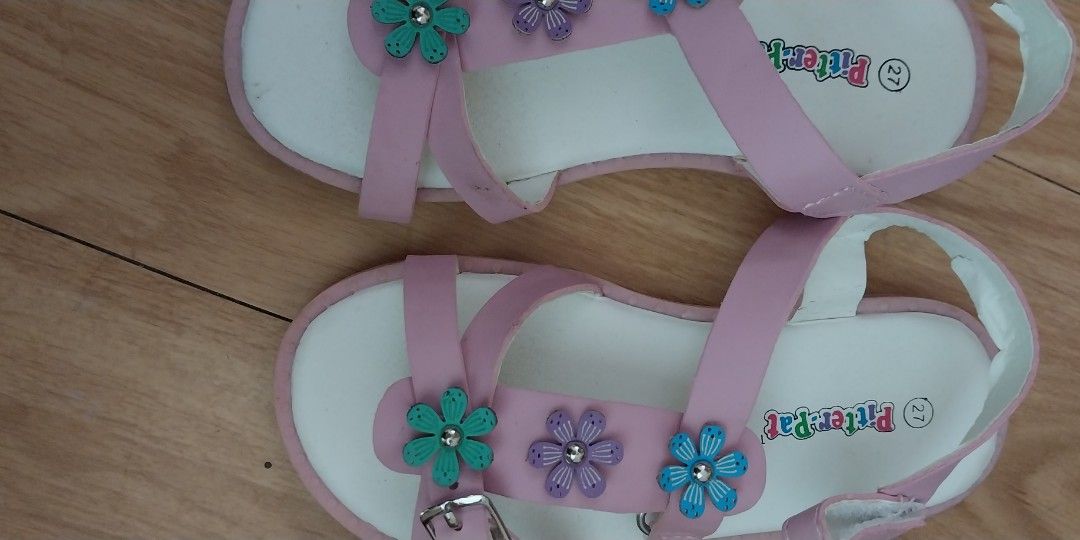 Sandals for kids (Category: Babies & Kids Fashion) located in Batangas. Submitted by ceejayc (Listing ID 1201202386, Image 2). Description: use once. see picture for size. can fit up to 4 years old if petite.