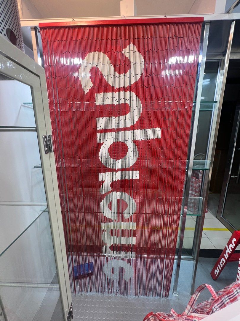 Supreme bamboo beaded curtain, 興趣及遊戲, 玩具& 遊戲類- Carousell