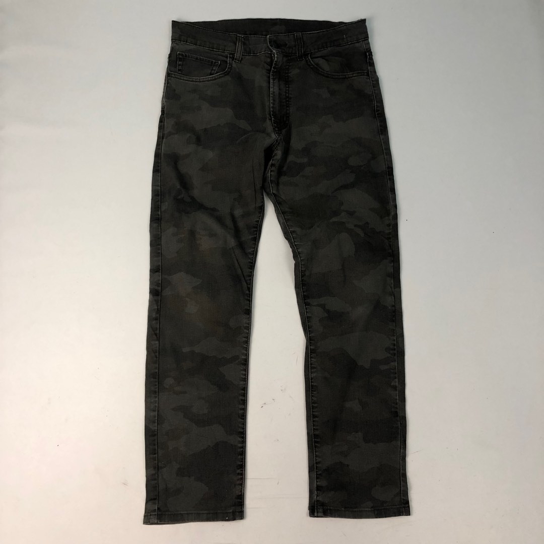 Uniqlo camo pants, Men's Fashion, Bottoms, Jeans on Carousell