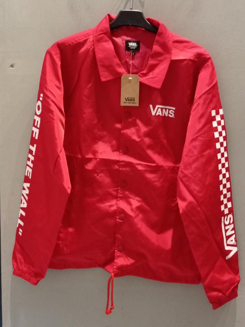 Jaket vans off shop the wall merah