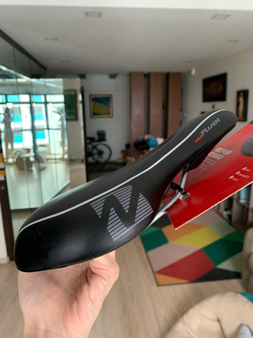 Velo Plush D2 Saddle, Sports Equipment, Bicycles & Parts, Parts ...