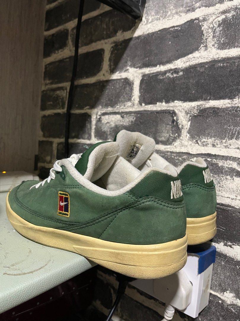 Nike supreme clearance tennis shoes