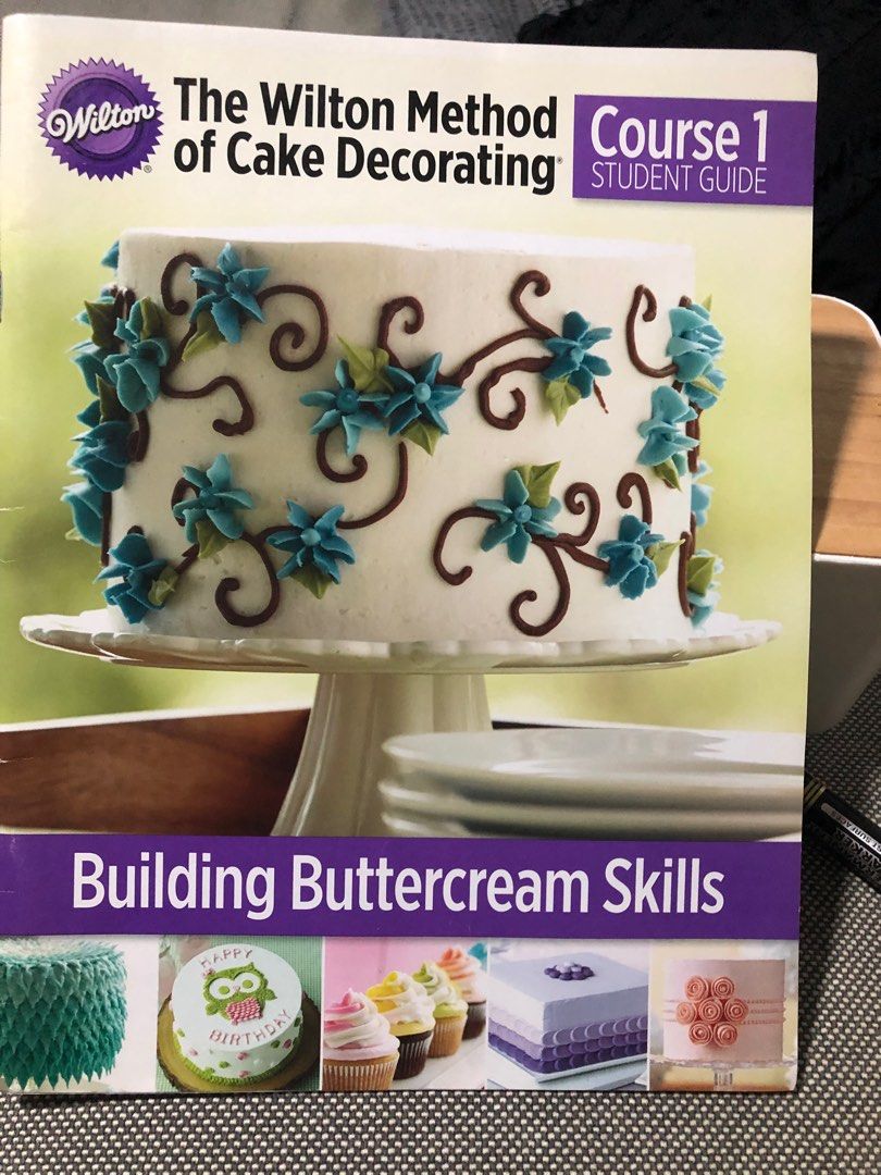 Wilton Cake Decorating magazines, Hobbies & Toys, Books & Magazines