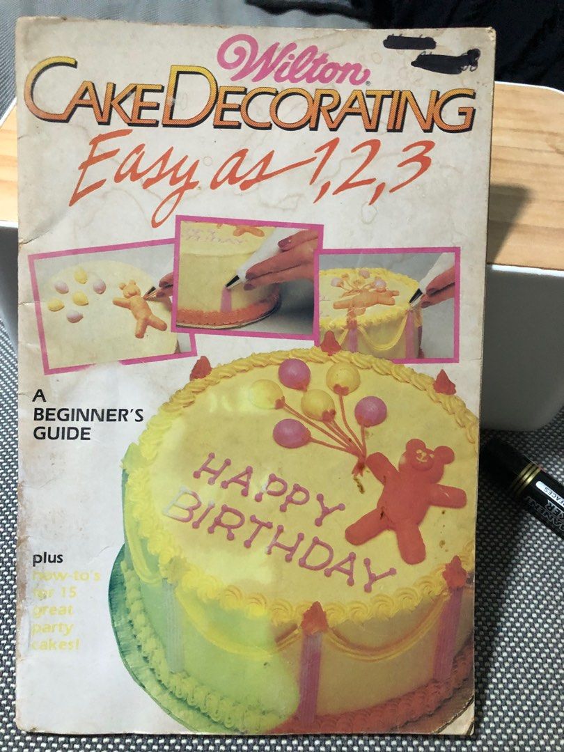 Wilton Cake Decorating magazines, Hobbies & Toys, Books & Magazines
