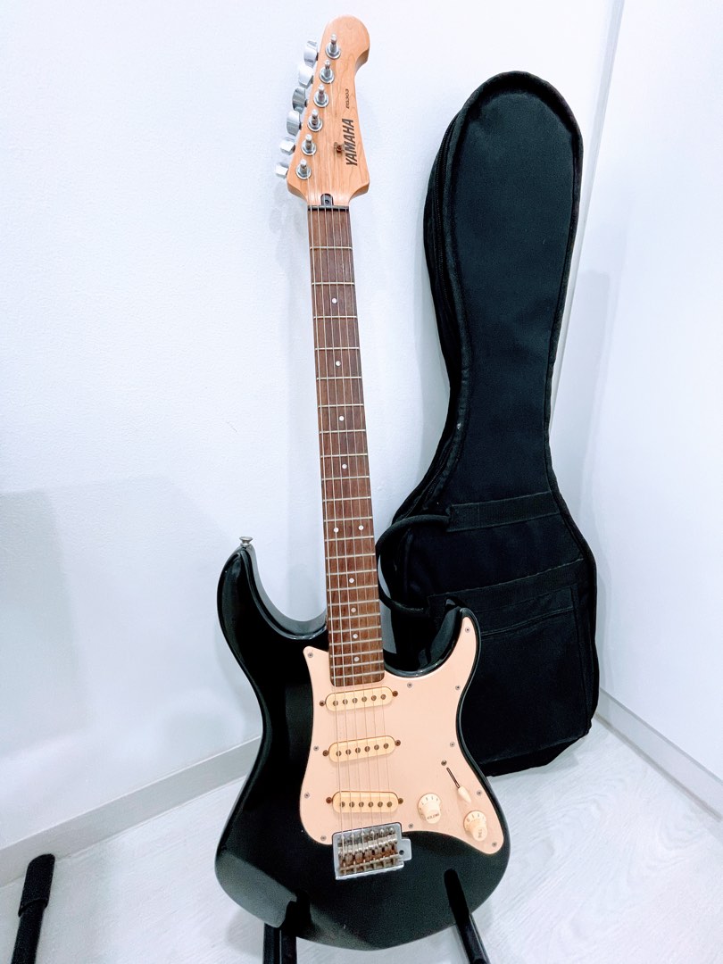 Yamaha eg303 electric store guitar