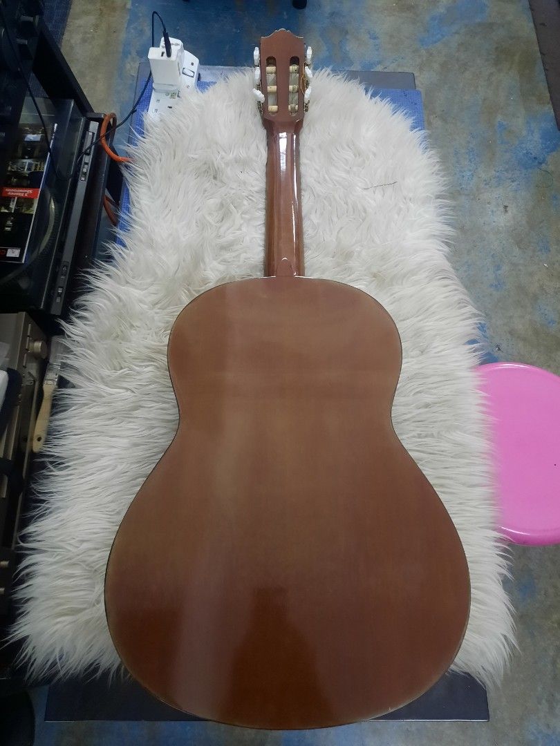 Yamaha nylon string classical guitar, Hobbies & Toys, Music & Media