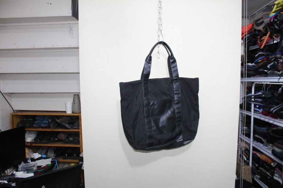 Yoshida porter x b jirushi tote (Category: Luxury Bags & Wallets) located in Makati City. Submitted by thegoods_mnl (Listing ID 1201178135, Image 2). Description: 9.5/10 b jirushi x porter nice tote with strap for luggage stem.