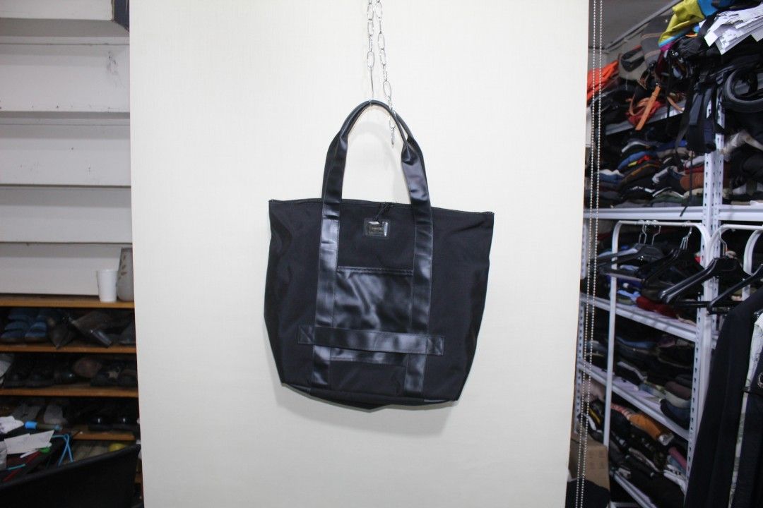 Yoshida porter x b jirushi tote (Category: Luxury Bags & Wallets) located in Makati City. Submitted by thegoods_mnl (Listing ID 1201178135, Image 1). Description: 9.5/10 b jirushi x porter nice tote with strap for luggage stem.