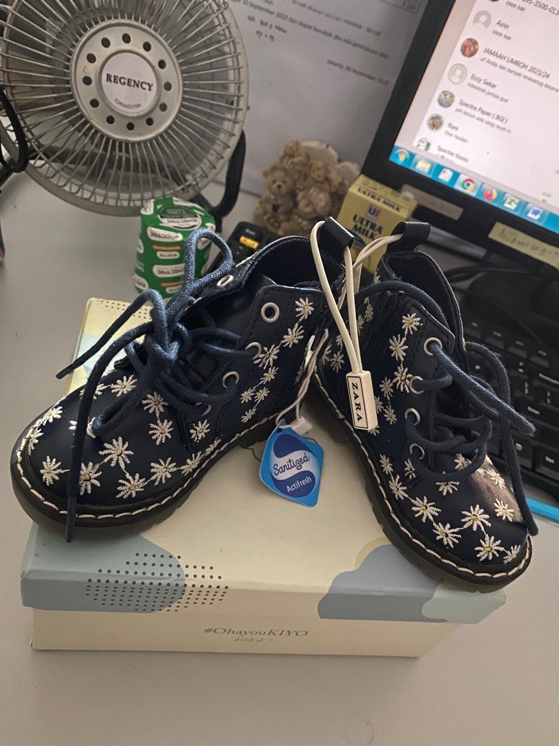 Zara top daisy boots