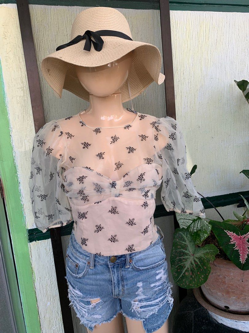 Zara top (Category: Blouses) located in Manila. Submitted by marieljayeah (Listing ID 1201168053, Image 1). Description: nice condiition!! never worn, w/o tag.