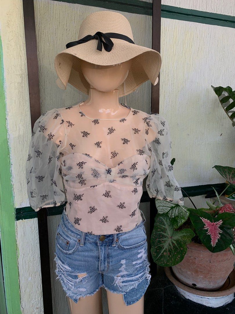 Zara top (Category: Blouses) located in Manila. Submitted by marieljayeah (Listing ID 1201168053, Image 3). Description: nice condiition!! never worn, w/o tag.