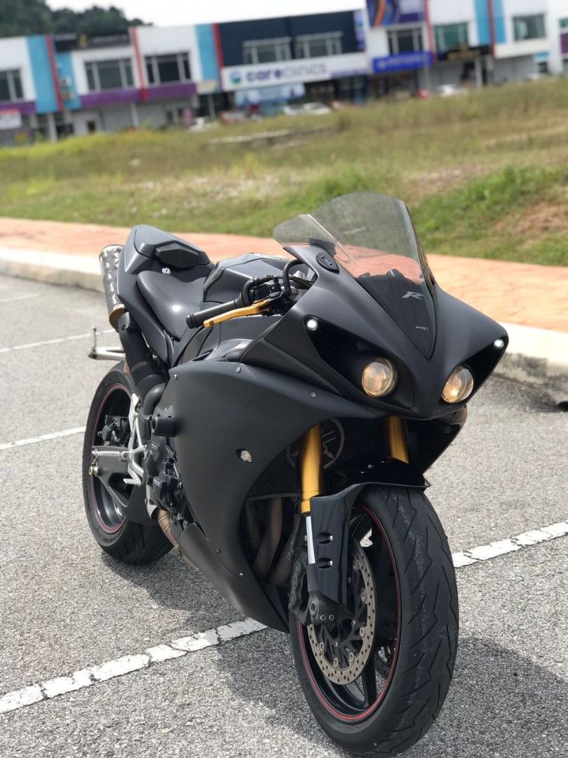 2010 YAMAHA YZF R1 Crossplane with 2 digit plate number Motorbikes on Carousell
