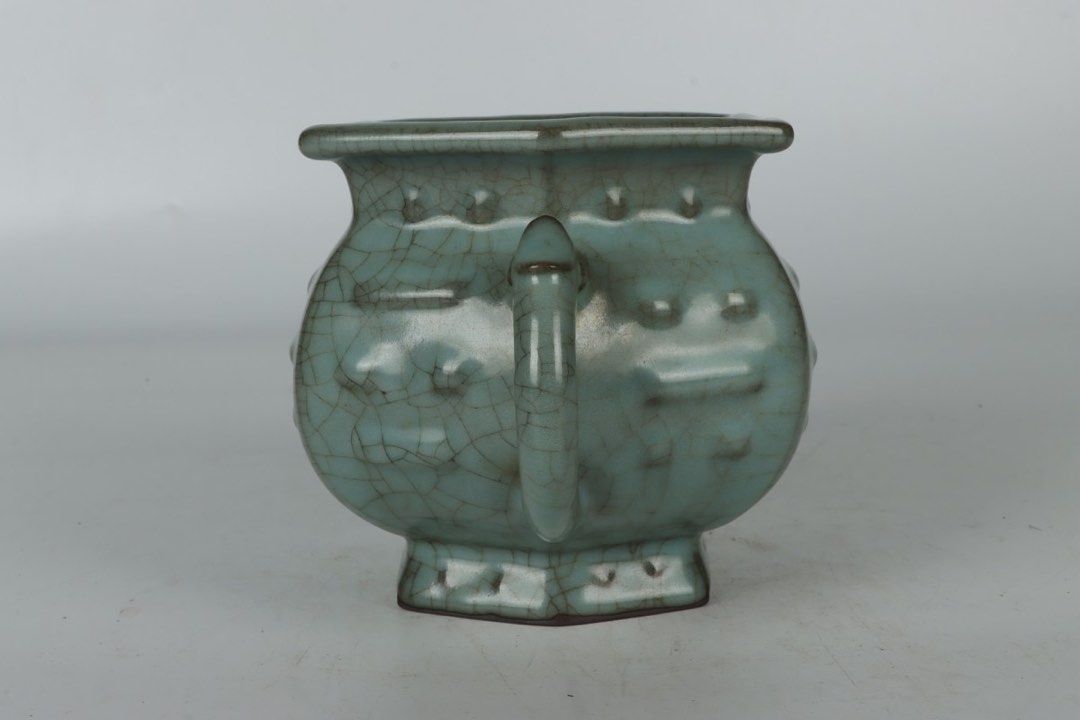 宋-官窑粉青釉八卦六方双耳炉, 興趣及遊戲, 收藏品及紀念品, 古董收藏