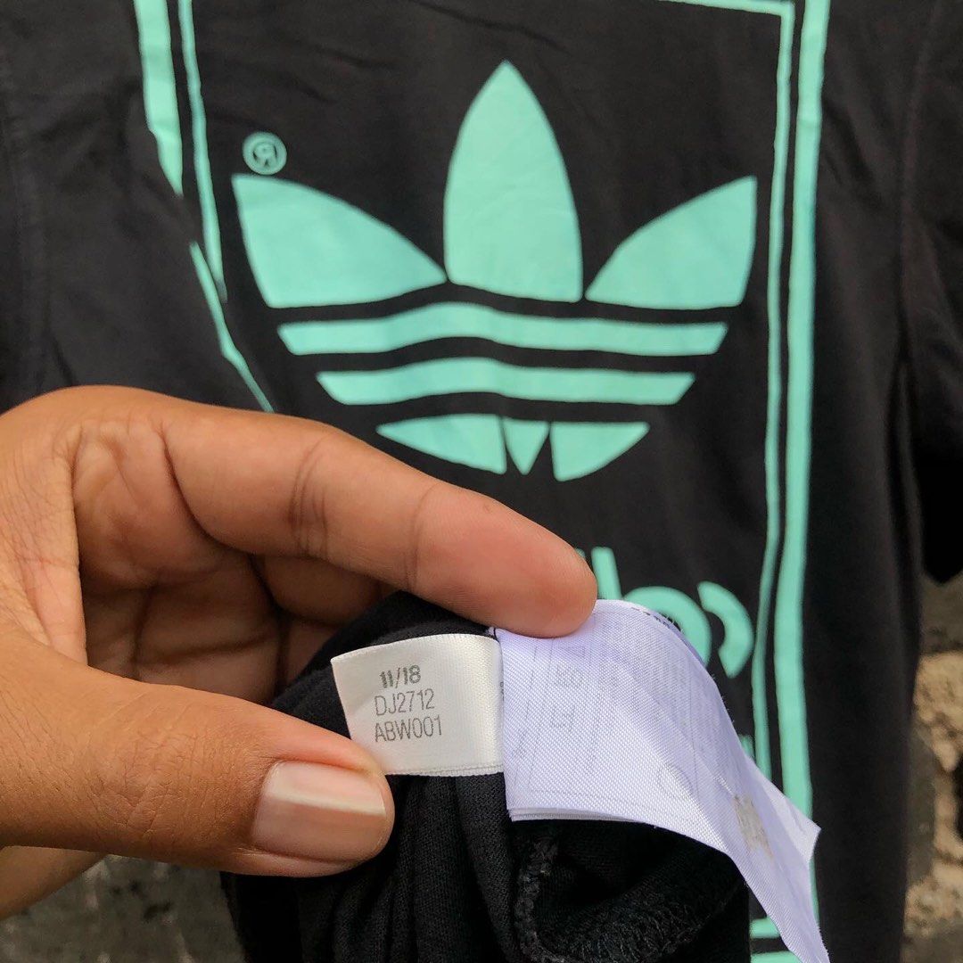 Adidas tee Size medium . Pxl 70x52