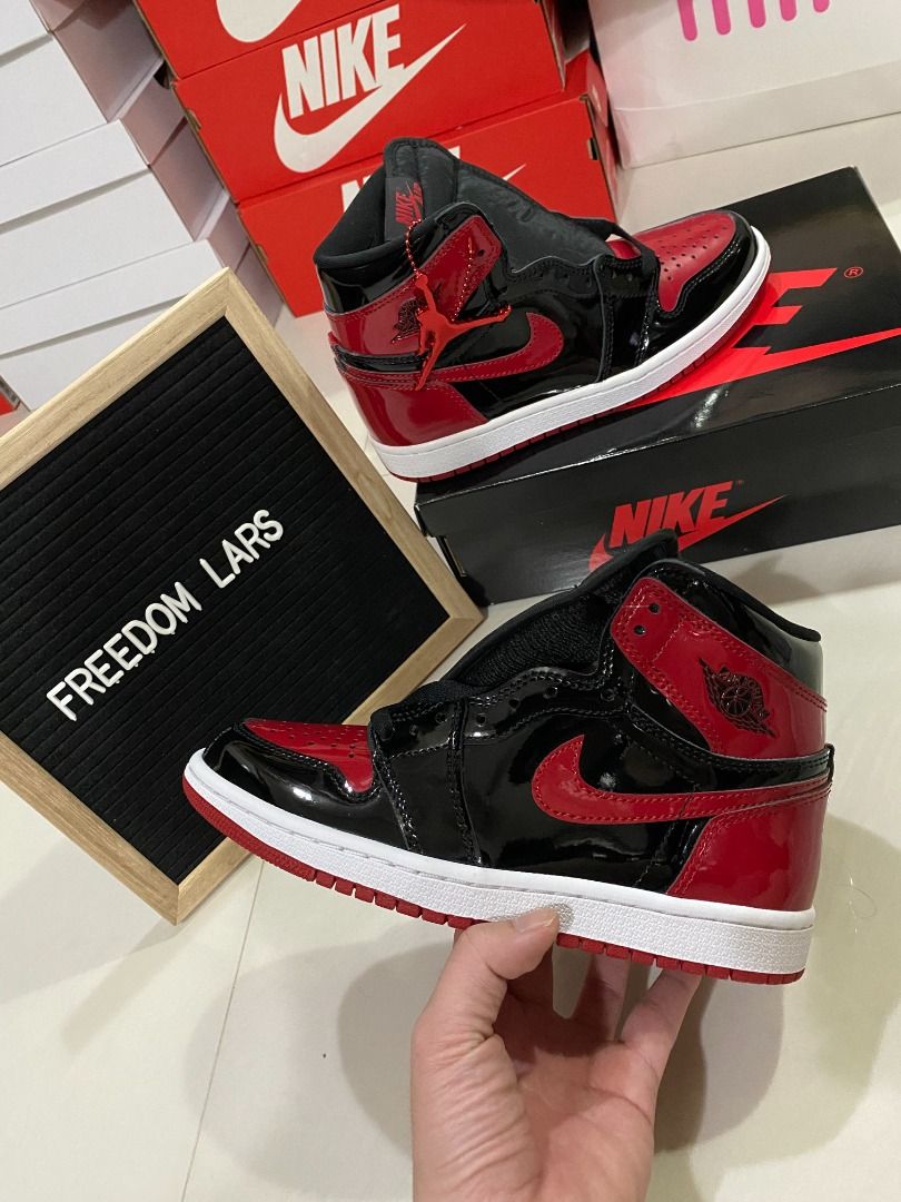 NIKE AIR JORDAN 1 RETRO HI OG GS PATENT BRED black varsity red ...