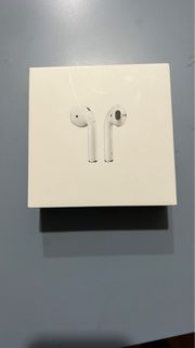 Apple AirPods with wireless charging case