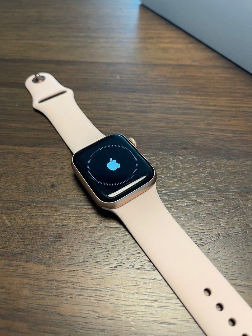 Apple watch s4 on sale 40mm gold pink band