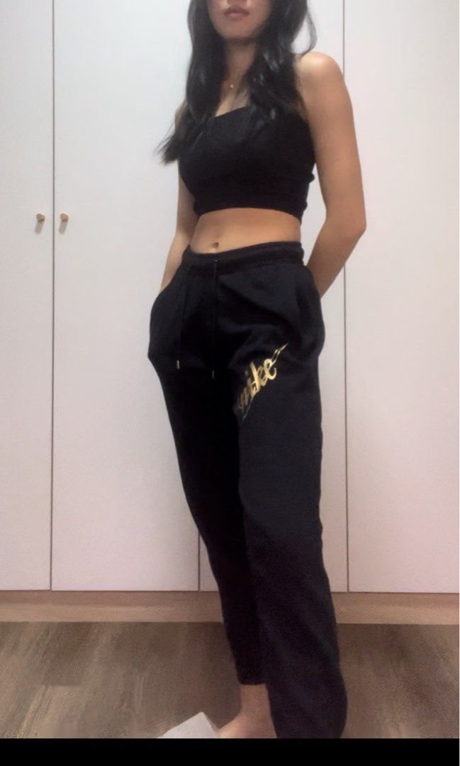 nike trainers with gold tick