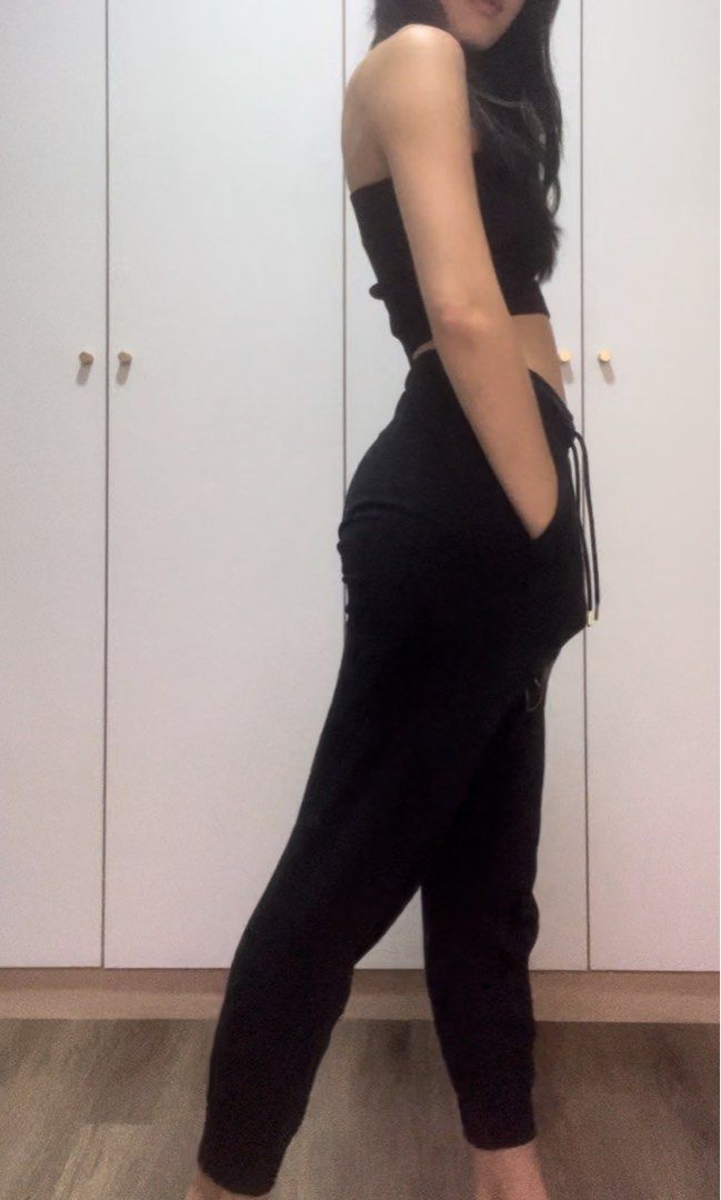 nike trainers with gold tick