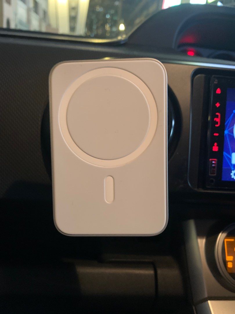 Belkin Car vent mount pro with MagSafe, 手提電話, 電話＆平板電腦配件, 固定器及支架 Carousell