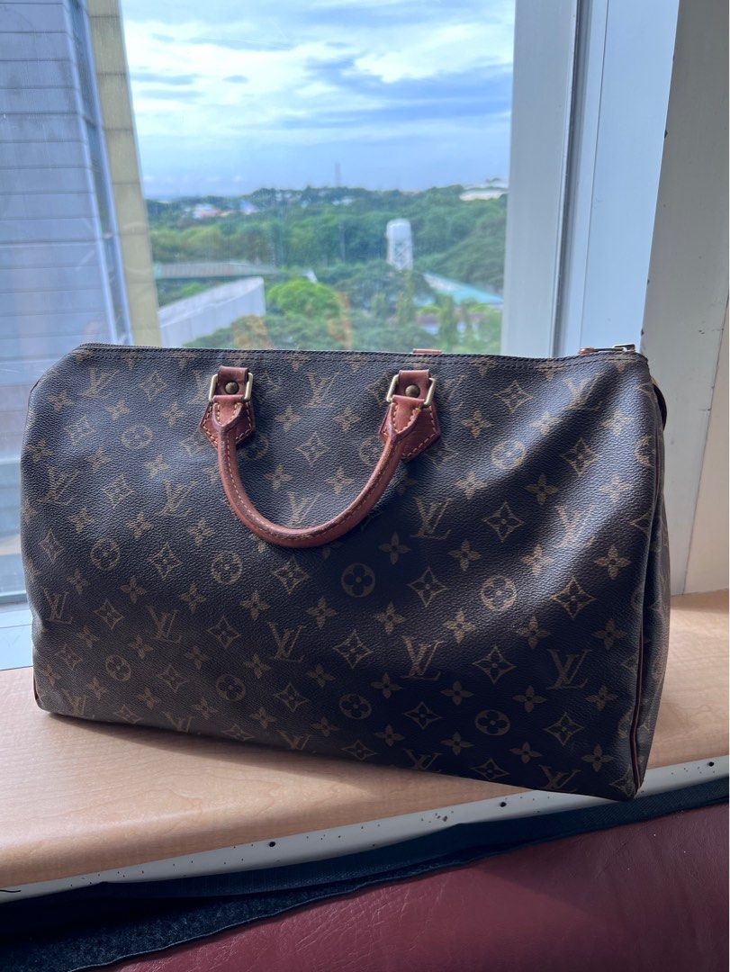Negotiable CRAZY CLEARANCE SALE!!! Authentic LV Speedy 40 Monogram FREE  Twillly & SF, Luxury, Bags & Wallets on Carousell
