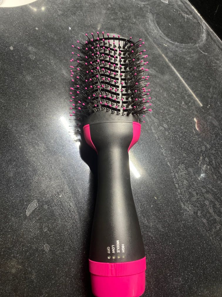 Brush Blow Dryer (Revlon dupe), Beauty & Personal Care, Hair on Carousell