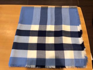 Burberry 經典款全羊絨圍巾