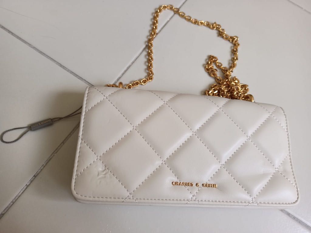 White best sale clutch handbag