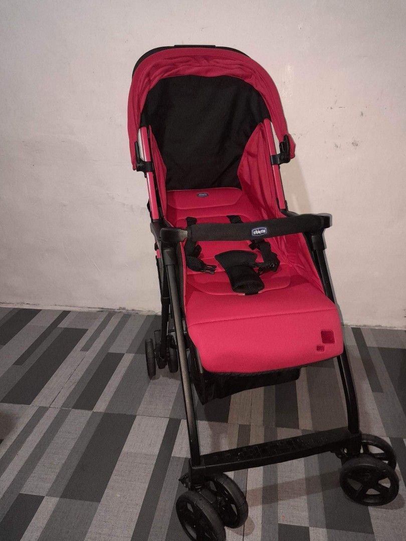 Chicco stroller (Category: Strollers) located in Caloocan City. Submitted by Unicoijo02 (Listing ID 1201345850, Image 2). Description: Chicco Brand like new.