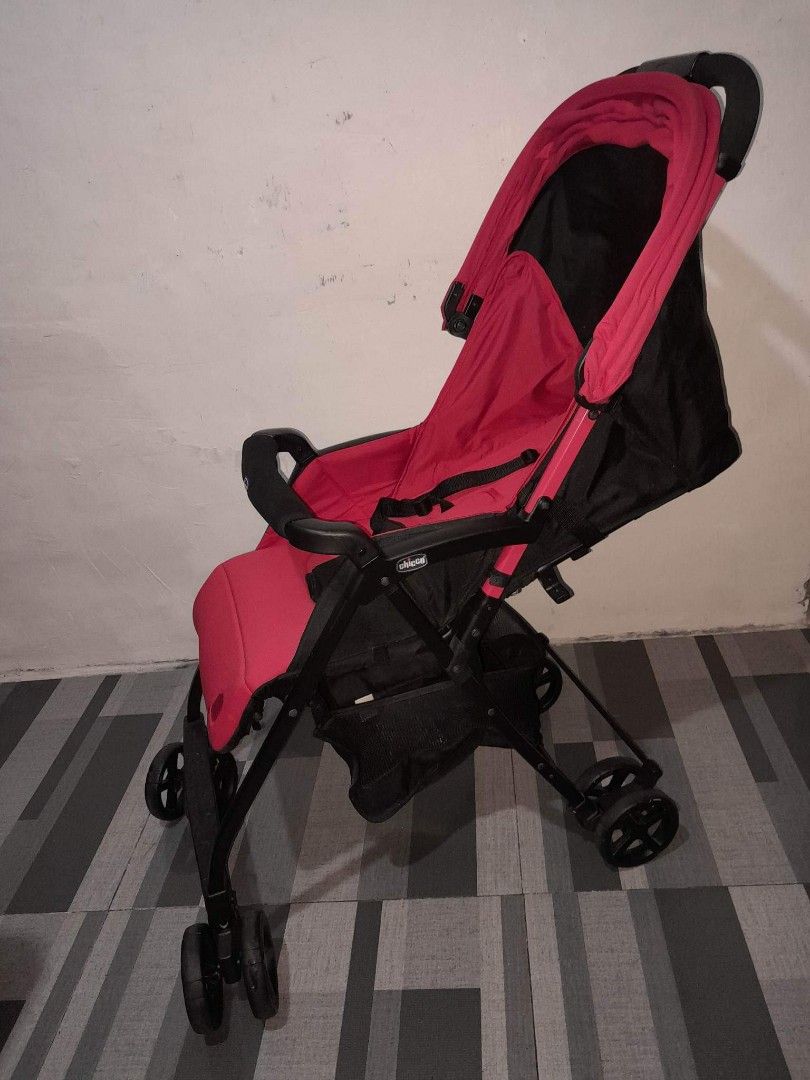 Chicco stroller (Category: Strollers) located in Caloocan City. Submitted by Unicoijo02 (Listing ID 1201345850, Image 1). Description: Chicco Brand like new.