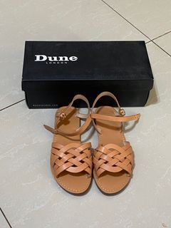 Dune sandals in tan