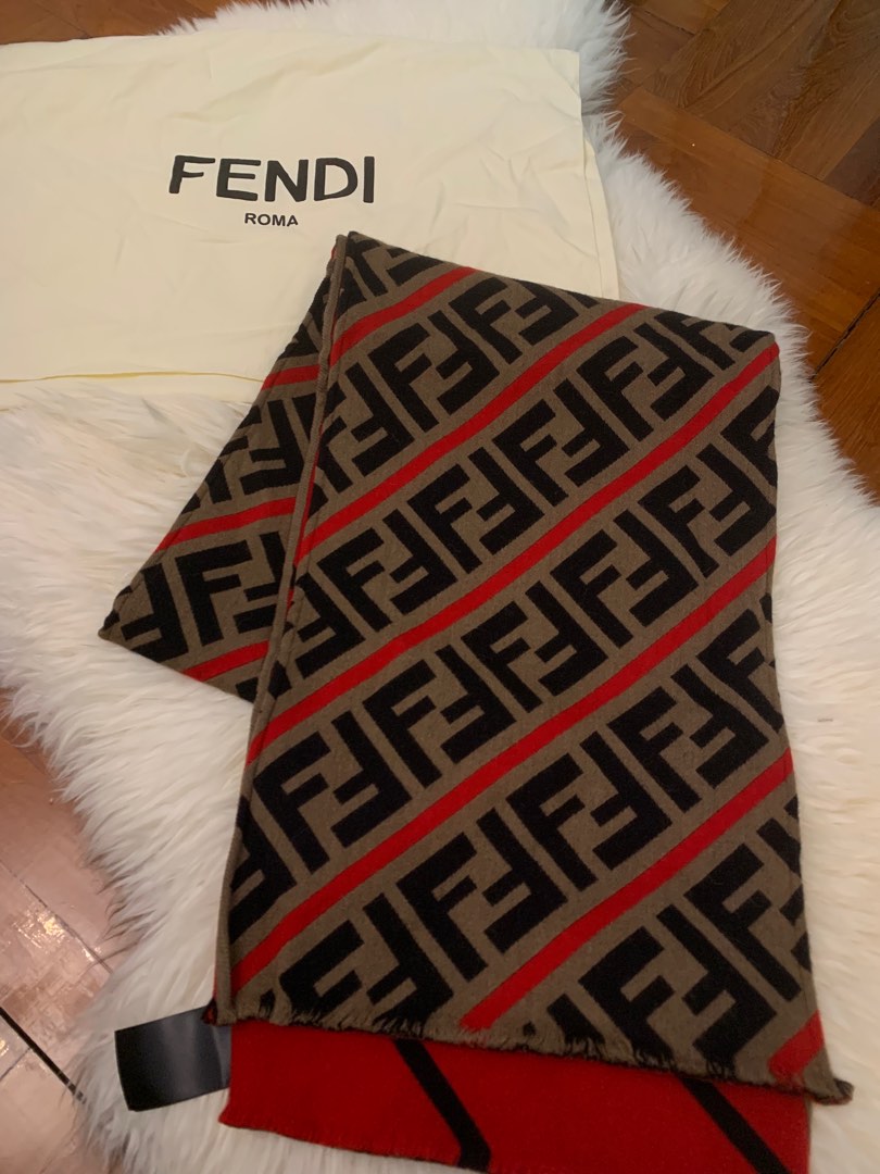 Fendi scarf 頸巾, 名牌, 飾物及配件-