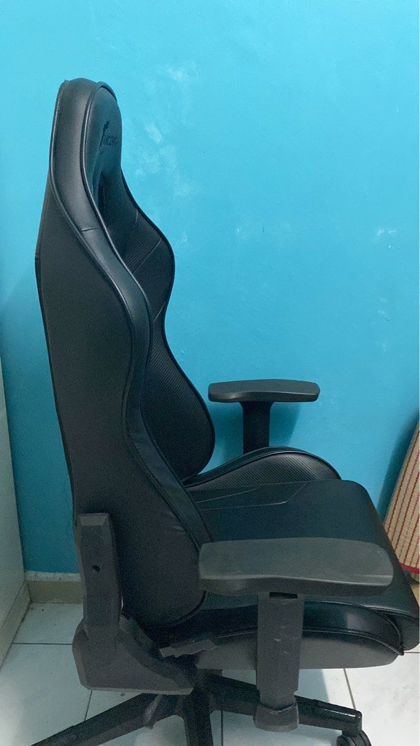Gaming chair TTRacing Swift X 2020, Furniture & Home Living, Furniture