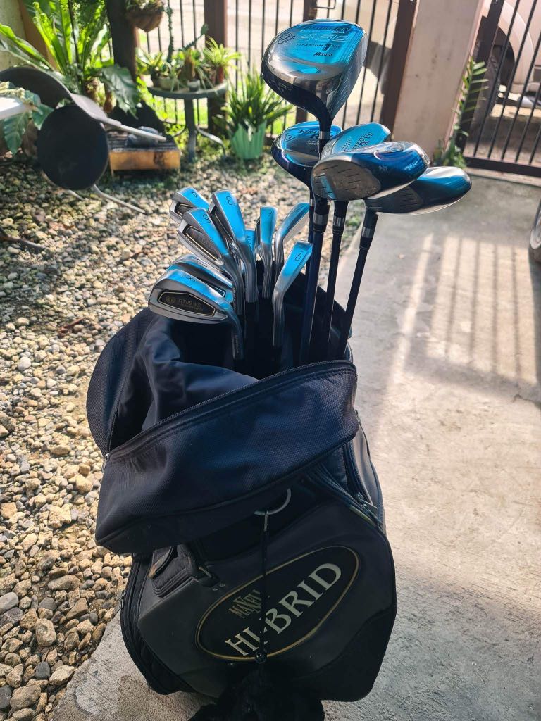 GOlF BAG WITH GOLF IRONS COMPLETE SET, Sports Equipment, Sports & Games