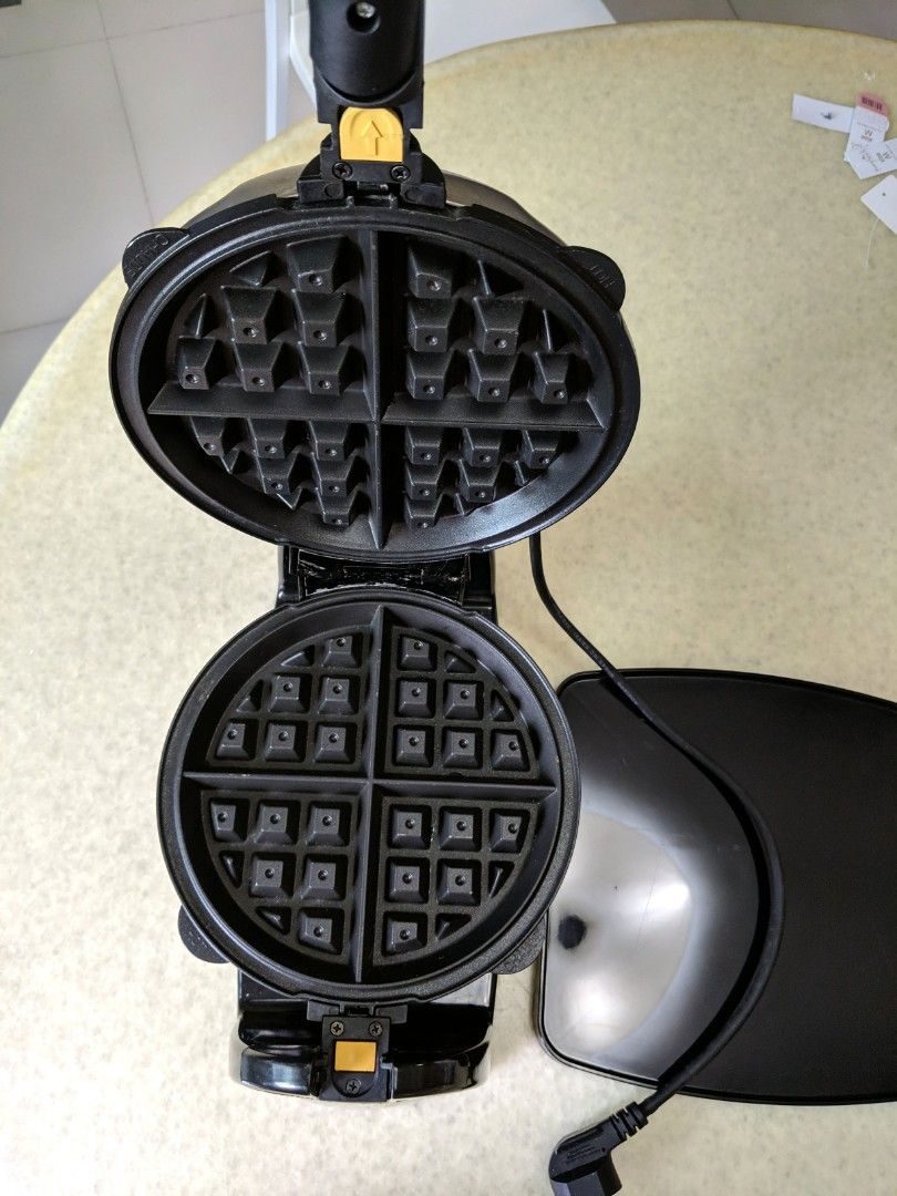 Hamilton Beach Removable Grid Belgian Waffle Maker, Furniture & Home