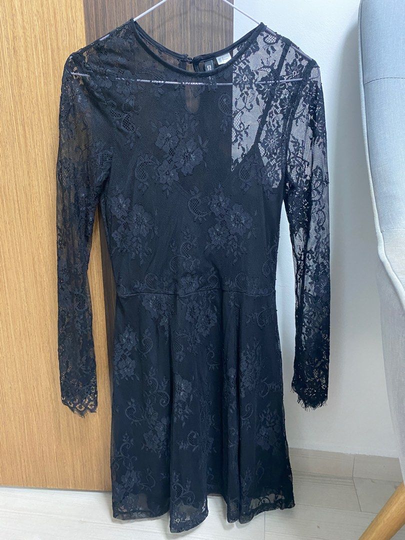 h&m black skater dress with square neckline Shoulder pads and long sleeves with pleats at the back of the cuffs H&M black lace skater dress,