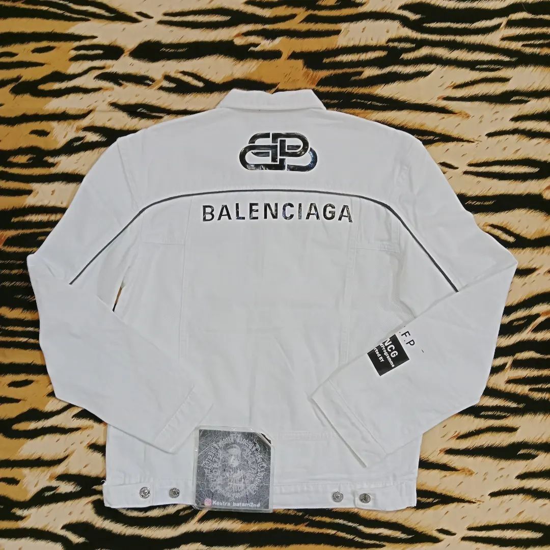 Jaket balenciaga on sale