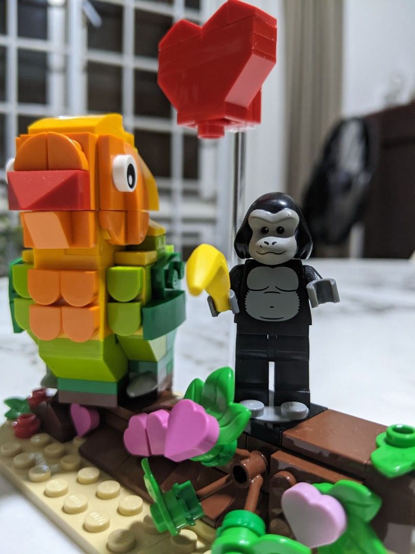 Lego minifigures hotsell gorilla suit guy