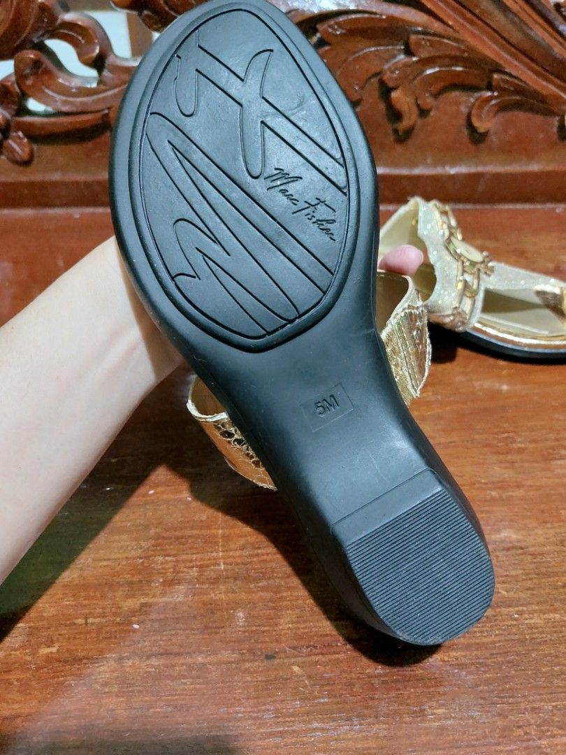 Marc fisher sale amina thong sandals
