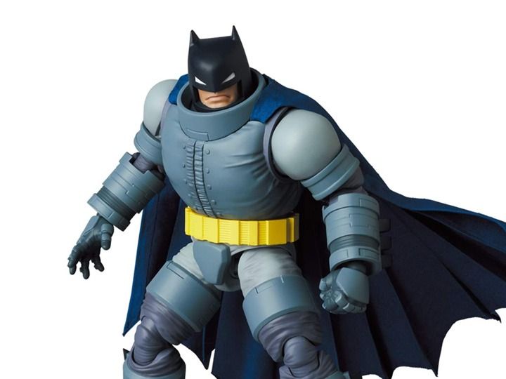 Medicom Toy / DC Comics Batman: The Dark Knight Returns MAFEX Armored  Batman Figure, Hobbies & Toys, Toys & Games on Carousell