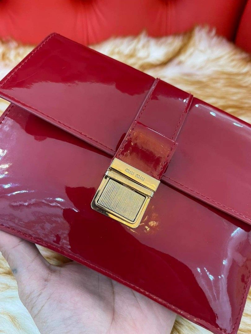 Miumiu clutch (Category: Luxury Bags & Wallets) located in Butuan. Submitted by jen_pre (Listing ID 1201283346, Image 2). Description: .