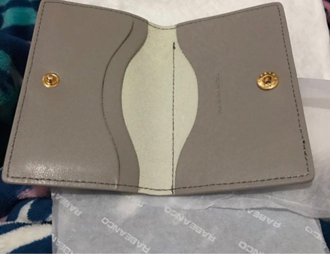 [NEW] Rabeanco Real Leather Cardholder (Grey) （分類：銀包、卡片套）位於 Hong Kong。 由 eforelephant 提交（商品編號 1201434270，圖片 2）。簡介： 🎈100% new & real 🎈real leather 🎈連原裝塵袋及透明包裝袋 🎈可自行掛頸繩 🎈照片同實物可能有少許色差，介意者勿拍 。