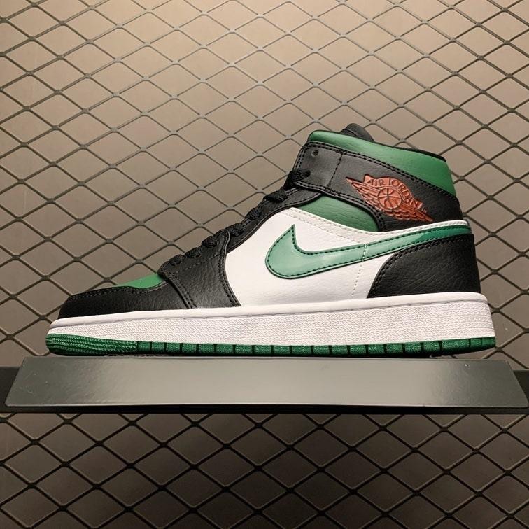 aj1 mid green toe
