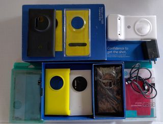 Nokia Lumia 1020 with Camera Grip and Box