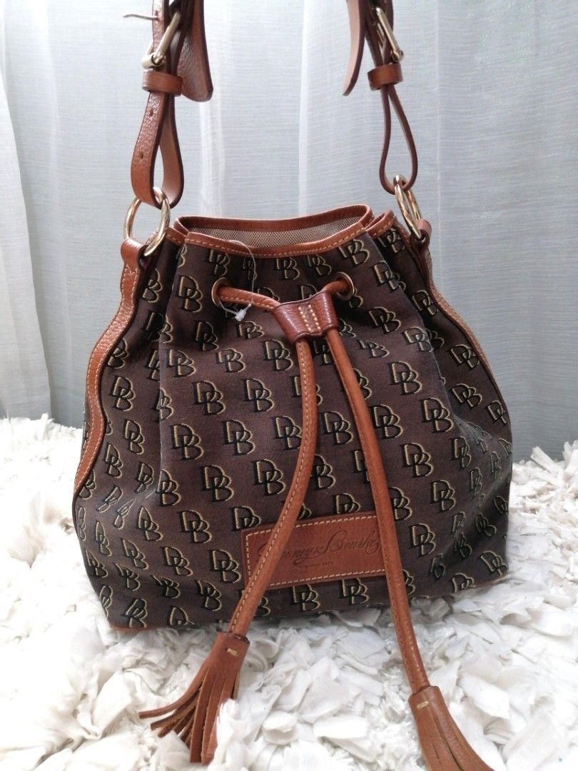 Original Dooney and Bourke bucket shoulder bag, Women's Fashion, Bags